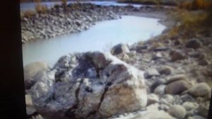 КАК ИСКАТЬ БЕЛЫЙ НЕФРИТ В ГАЛЕЧНИКЕ!!! ОКАТЫШИ БЕЛЫЙ НЕФРИТ ИСКАТЬ ЛЕГКО И НАХОДИТЬ В ГАЛЕЧНИКЕ.