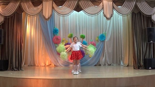 Гимназия №1 г.Солигорска. Чирлидинг. Команда "Медуница" (номинация 7-10 лет) смотреть онлайн