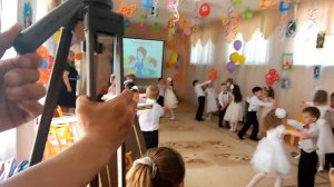 Лучший Вальс в детском садике.