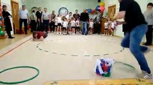 Эстафета 23 февраля с папами в детском саду