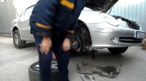 Mercedes w211. Замена подушек двигателя. ®️