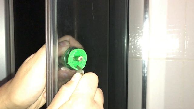 Сломались ручки душевой кабины клей на суперклей смотреть онлайн