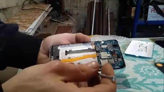 Замена кнопок громкости и включения или бедный телефон... смотреть онлайн