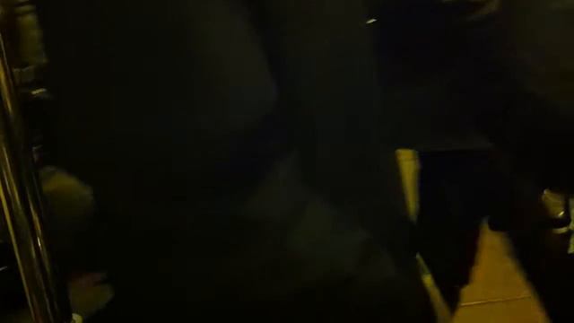Девочка играет в айпад смотреть онлайн