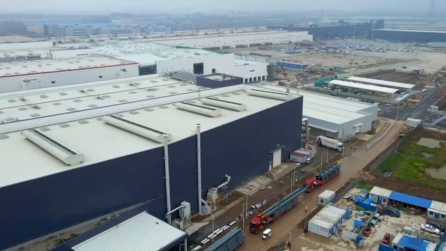(April 01 2021) Tesla Gigafactory 3 Shanghai 4K Video смотреть онлайн