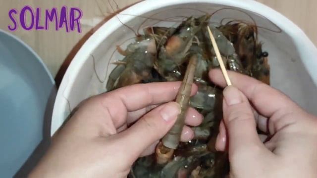Очистка креветок. Как почистить креветки. Несколько способов чистки креветок. how to peel shrimp смотреть онлайн