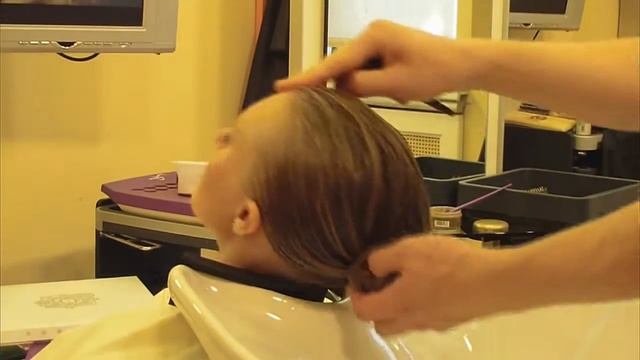 beauty box "Уход за волосами на новых средствах LuxeOil Line,SP,Wella" смотреть онлайн