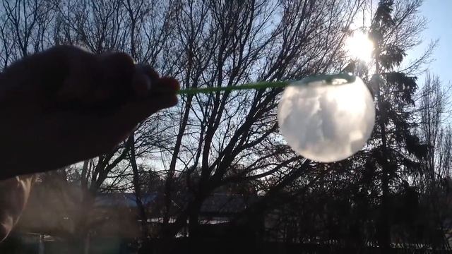 Watch a bubble freeze at 1° instantly. смотреть онлайн