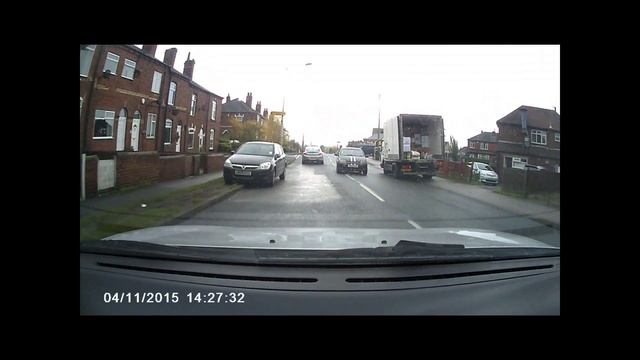 Black 2003 Daewoo Kalos, near miss. смотреть онлайн