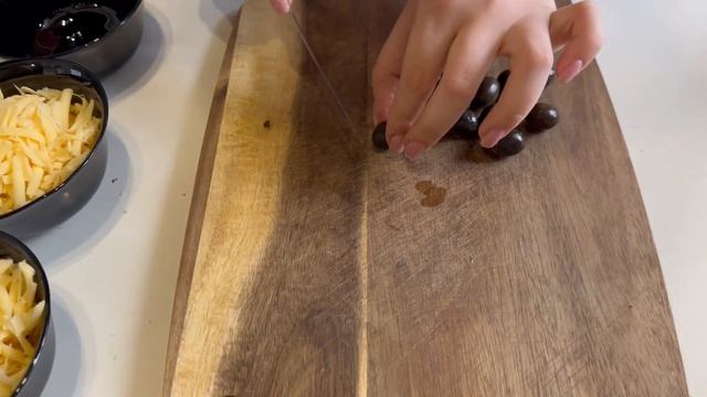 Классическая ПИЦЦА с курицей, оливками и сыром) Приятного аппетита! смотреть онлайн