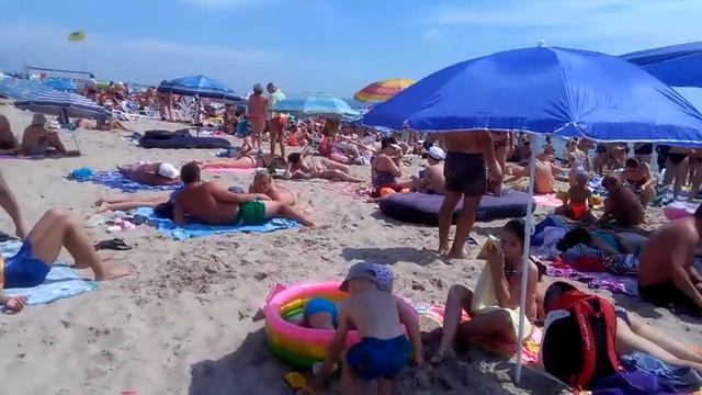 Горячий солнечный день на пляже Черного моря смотреть онлайн