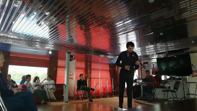 Сергей Чернов и артисты на теплоходе Жуков