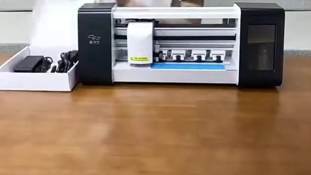 Плоттер для нарезки гидрогелевой пленки для защиты телефонов, планшетов смотреть онлайн