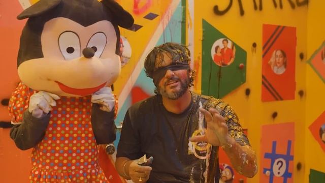 100 Boys VS Girls Youtuber's Mystery Buttons !! *Only 1 lets u escape* смотреть онлайн