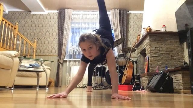 Как сделать стойку на руках смотреть онлайн