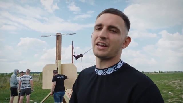 Миша литвин построил гигантскую рогатку! Шок контент ! Смотреть всем Запустил себя!!!!! смотреть онлайн
