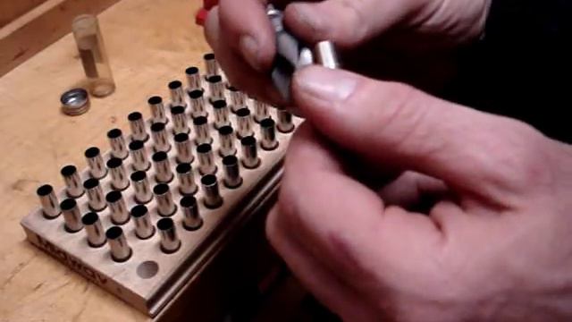 Basic Reloading: Deburing Pistol Brass смотреть онлайн