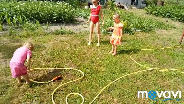 ЛЕТОМ НА ДАЧЕ ИГРАЕМ И ВЕСЕЛИМСЯ смотреть онлайн