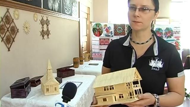 Авторские куклы, спичечные панно и белорусская вышивка на выставке "Пинскдрев" смотреть онлайн