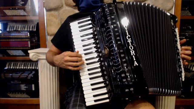 3915 - Black Victoria Professional Cassotto Piano Accordion LMMM 41 120 $5999 смотреть онлайн
