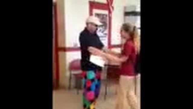 Sam and Sara surprise смотреть онлайн