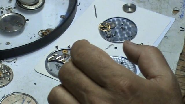Ремонт часов производства СССР МОЛНИЯ 15 камней механизм ЧК-6 суперплоские выпуск 1963 года. смотреть онлайн