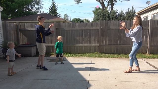 WATER BALLOON TOSS CHALLENGE (W/THAT’S AMAZING) | Match Up смотреть онлайн