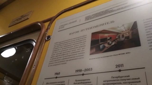 Выход ретропоезда с пассажирами на линию смотреть онлайн
