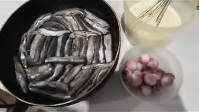 Запеченая мойва с луком и в молоке. смотреть онлайн