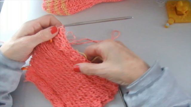 МК НАРЯДНЫЕ СЛЕДКИ ТАПОЧКИ НА 2 СПИЦАХ БЕЗ ШВА НА ПОДОШВЕ УЗОР КОСА ЛЕГКО EASY 