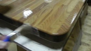 Покрываем столешницу маслом