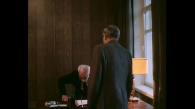 Колье Шарлотты, 1984. Садитесь, Владимир Владимирович.