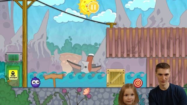 Ника играет за пушистика в игре Catch The Candy. смотреть онлайн