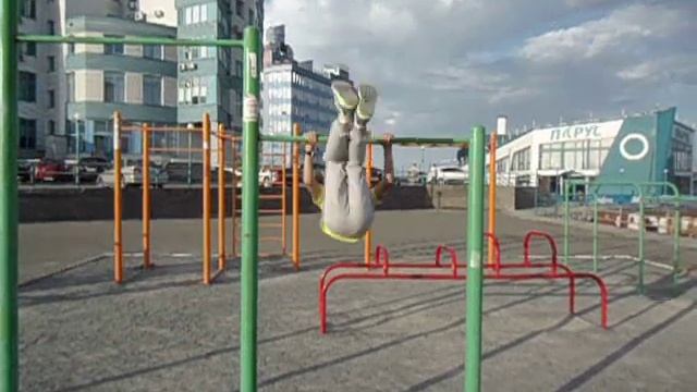 ДЕВОЧКА В 10 ЛЕТ ДЕЛАЕТ ПОДЪЕМ ПЕРЕВОРОТОМ смотреть онлайн