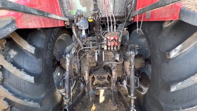 Беларус-2022B3 приехал на обслуживание. Работает с мульчером смотреть онлайн