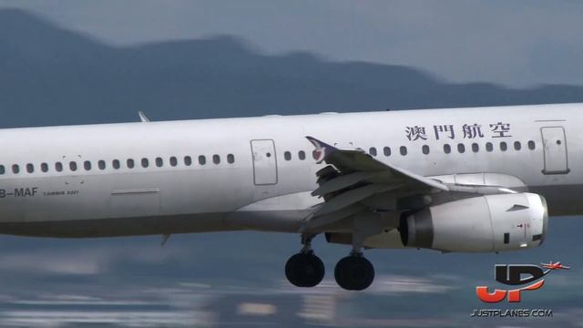 Plane Spotting at OSAKA KANSAI AIRPORT by JustPlanes смотреть онлайн