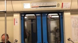 // Новый английский информатор на Солнцевской и Большой Кольцевой линиях. //