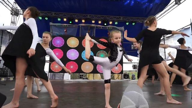 "Ласточка" Мария Щедрова, коллектив "Циркова Майстерня Ольжича" смотреть онлайн