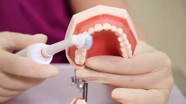ТАРИNOVAclinic ?научит правильно чистить зубы электрической щёткой ??? смотреть онлайн