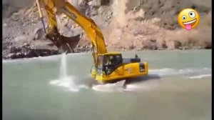 Необычный способ помыть гусеничный экскаватор!