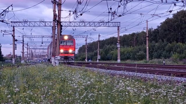 Электровоз 2ЭС6-880 следует резервом по перегону Косулино-Исток, Свердловская ЖД. смотреть онлайн