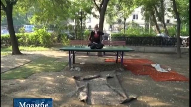 Китайский мастер Кунг-Фу в возрасте 70 лет, сохранил гибкость и подвижность смотреть онлайн