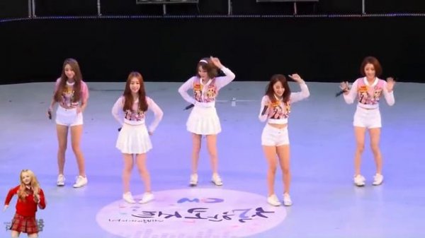 Танец диско. Девочки танцуют ангельский фокстрот. Танцуют все.