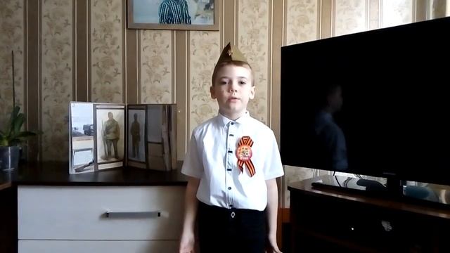 Новицкий Денис читает стихотворение "Белая береза" смотреть онлайн