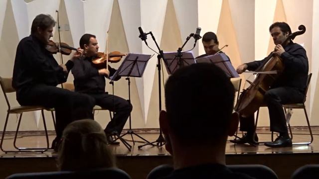 QUARTETO HENRIQUE OSWALD TOCANDO GUERRA PEIXE смотреть онлайн