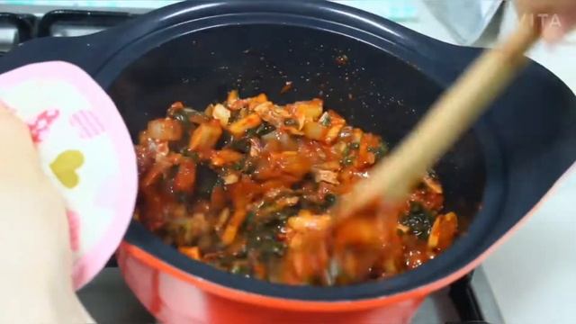 ГОТОВИМ ДОМА КОРЕЙСКИЙ СУП КИМЧИ-ТИГЕ\김치피찌개 쉬운 레시피 смотреть онлайн