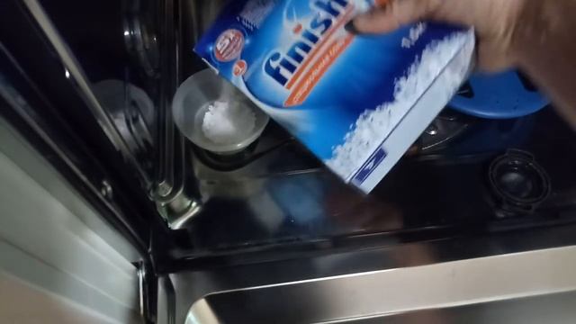 Как засыпать соль в посудомойку смотреть онлайн