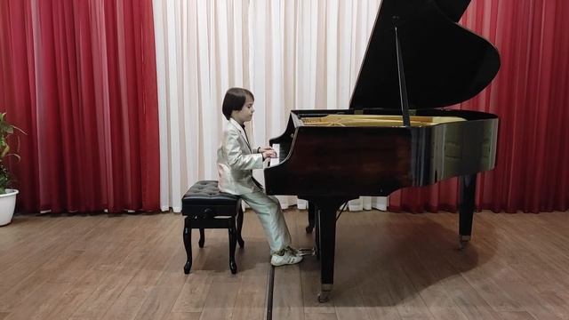 Липчанский Владимир, 6 лет, 0-класс, С. Майкапар "В садике", А. Роули "В стране гномов" смотреть онлайн