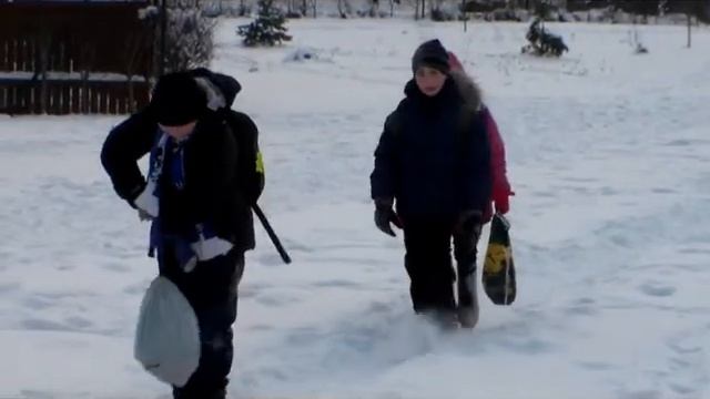 Внук Вадим идёт из школы. смотреть онлайн