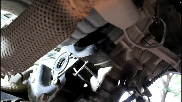 Замена сальника привода и масла в МКПП на Chevrolet Aveo Шевроле Авео 2009 года смотреть онлайн